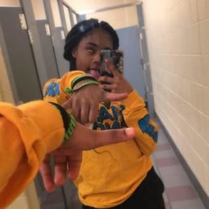 Meet your Posher, Joi